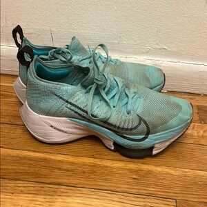 Nike Women's Air Zoom Tempo Next % fly knit